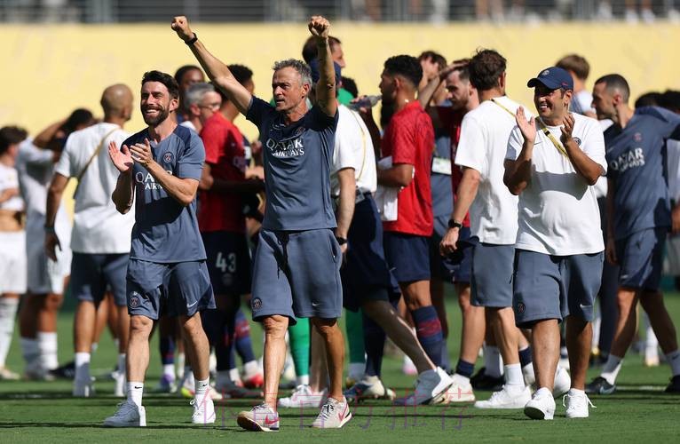 记者:皇马世俱杯赚了7460万还要联赛改期不合适 记者:皇马世俱杯赚了7460万还要联赛改期不合适