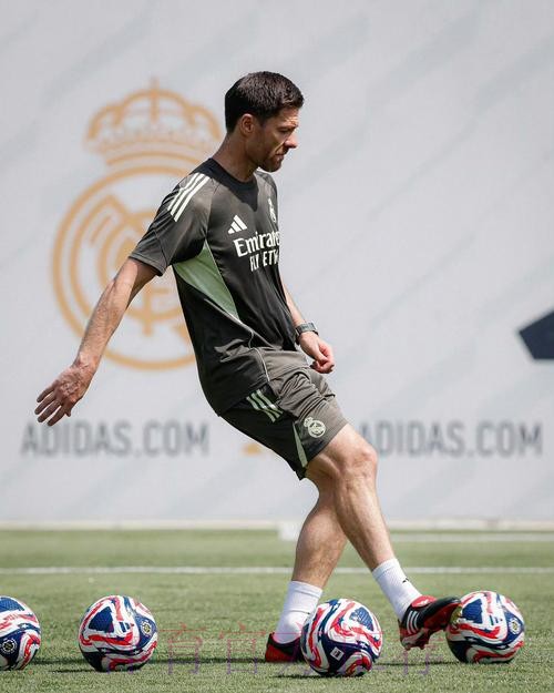 每体:若皇马想聘请阿隆索 要向药厂支付800万欧